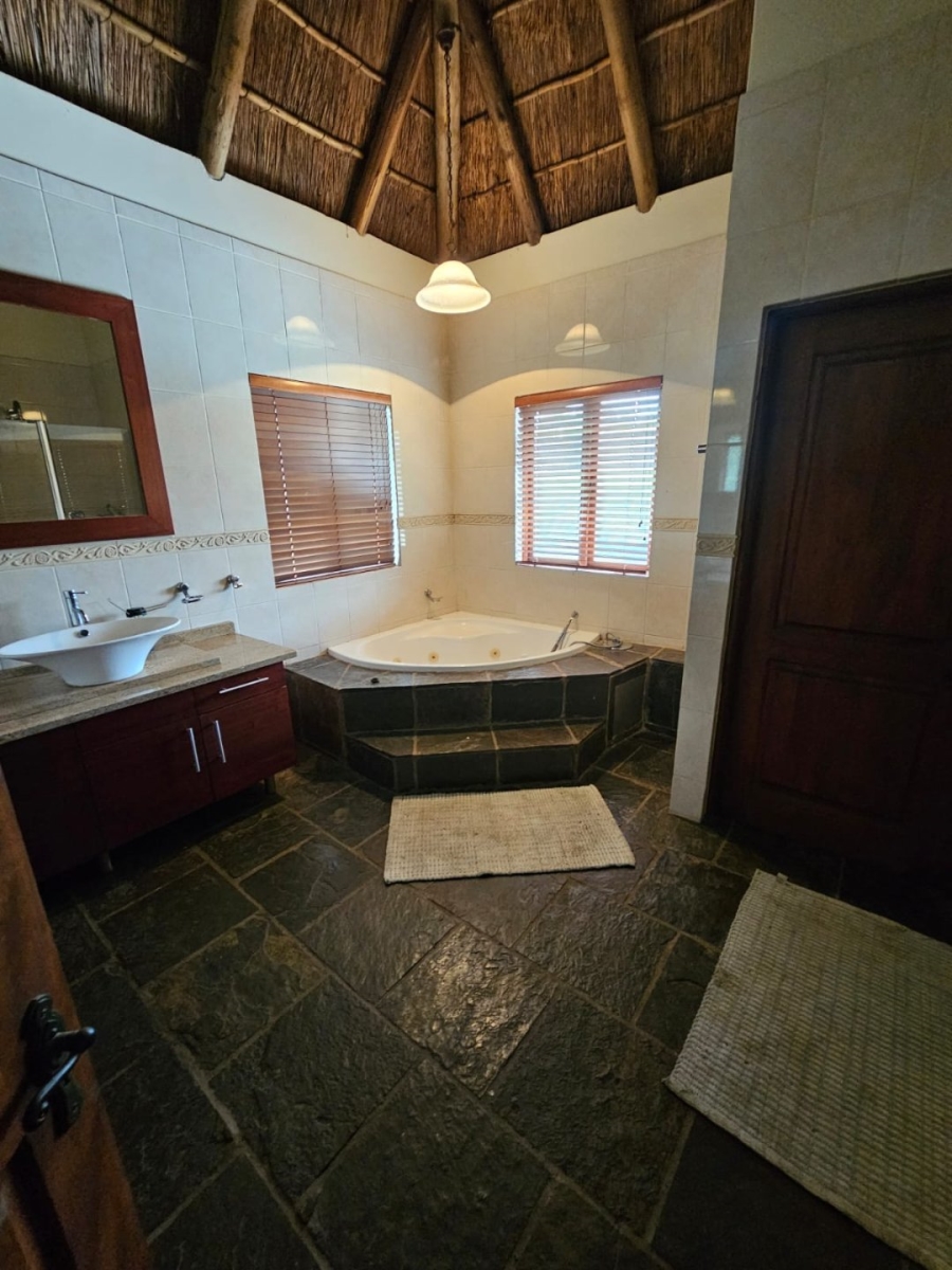 5 Bedroom Property for Sale in Boschenvaal River Front Lodges Free State